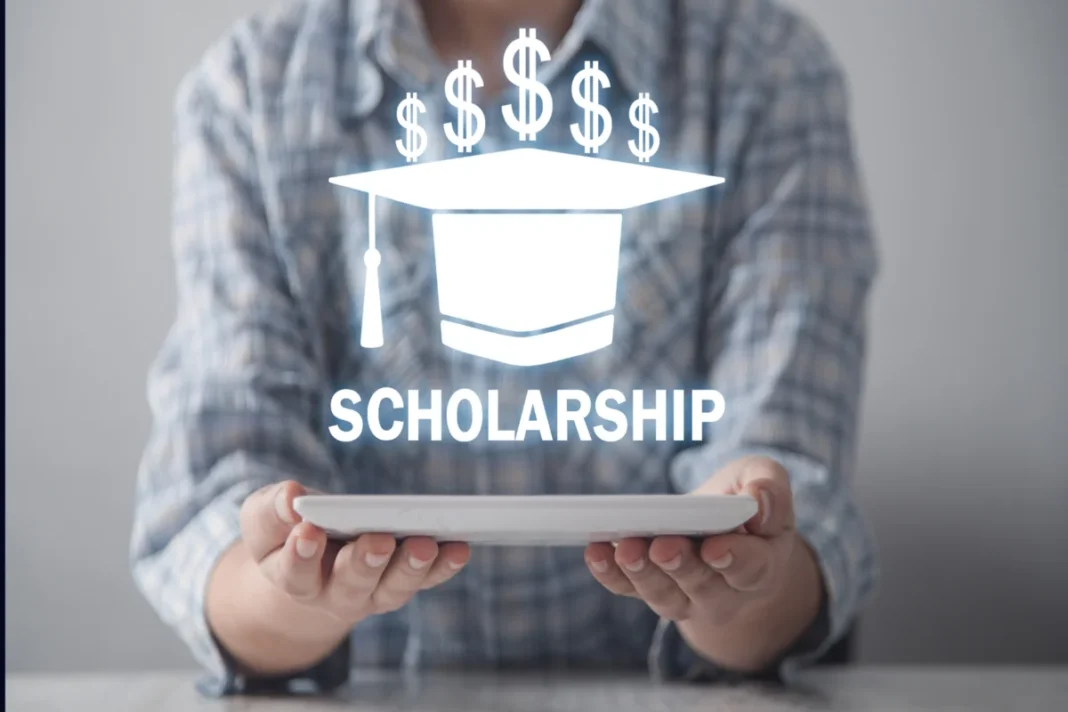 How to Use ChatGPT to Apply for Scholarships